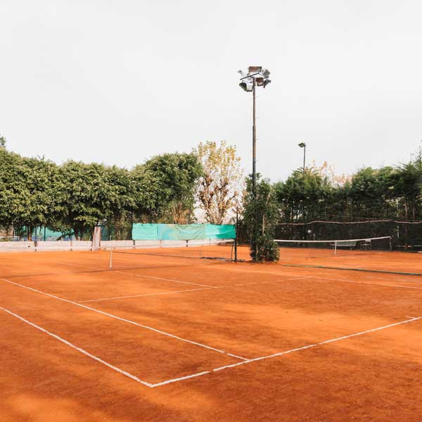 كيفيه تجهيز وصيانه ملاعب الحمره